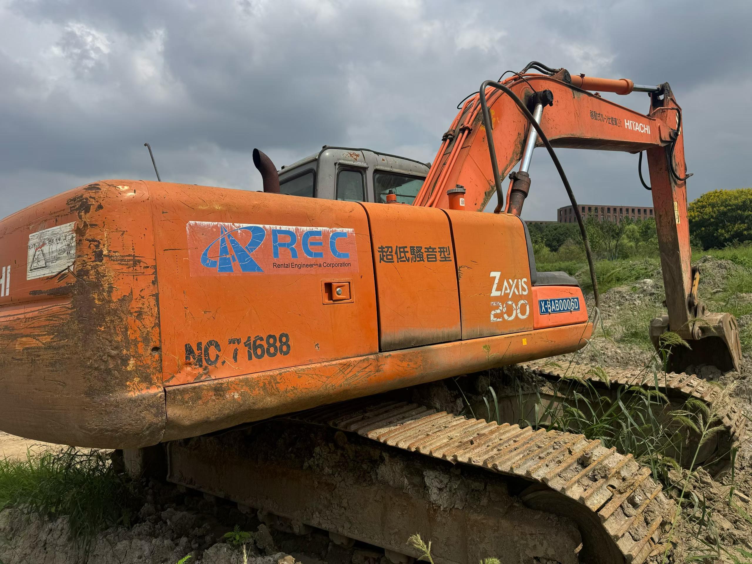 Buy Hitachi ZX200-6 Used Excavator / 9