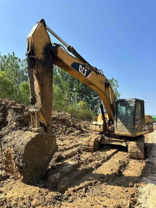 Buy Caterpillar 320D Used Excavator / 1