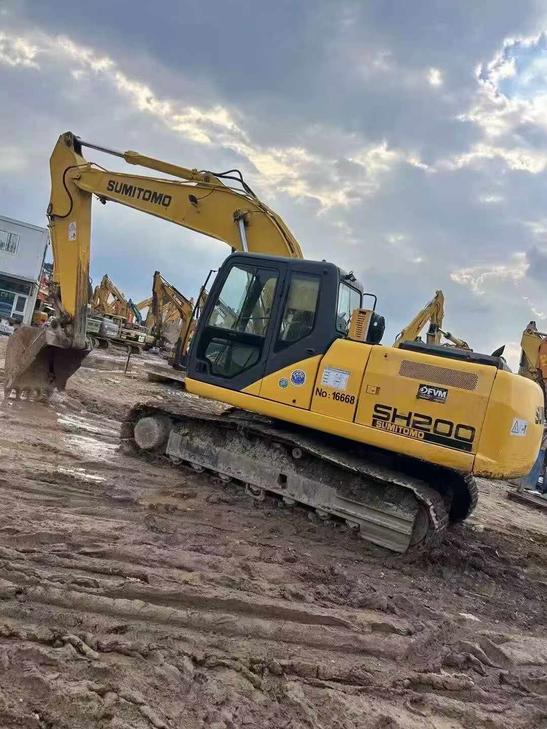 Buy Sumitomo SH200A5 Used Excavator / 1