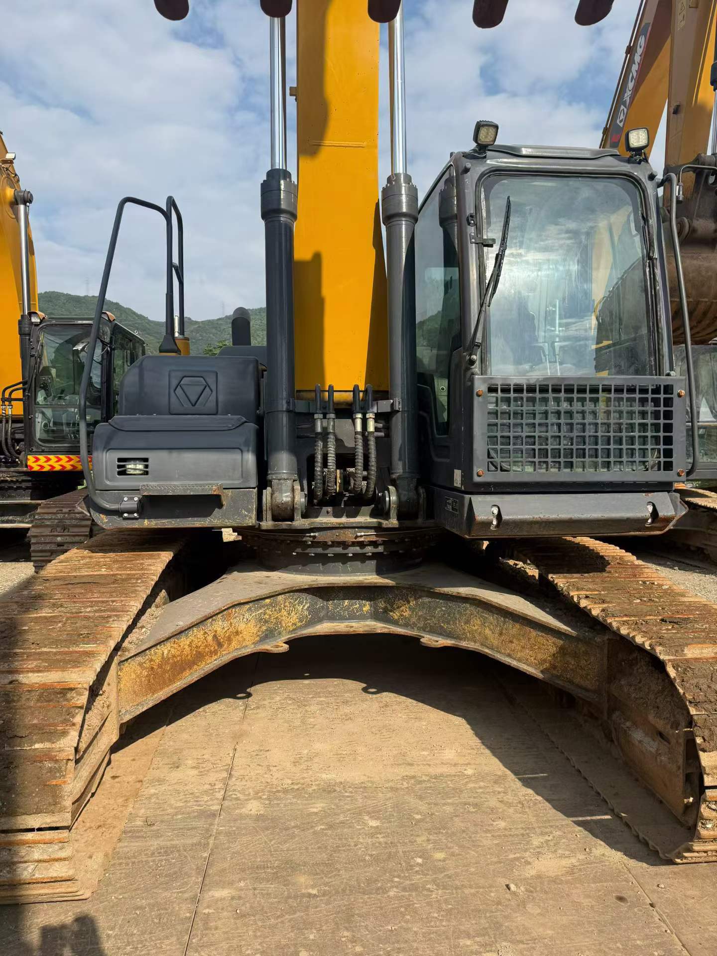 Buy XCMG XE270DK Used Excavator / 7