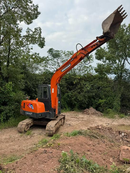 Buy Doosan DH55 Used Excavator / 1