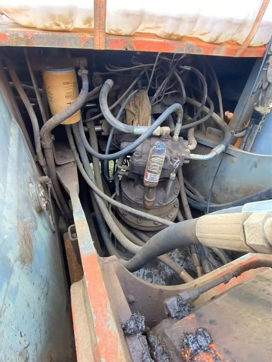 Buy Hitachi EX200-5 Used Excavator / 1