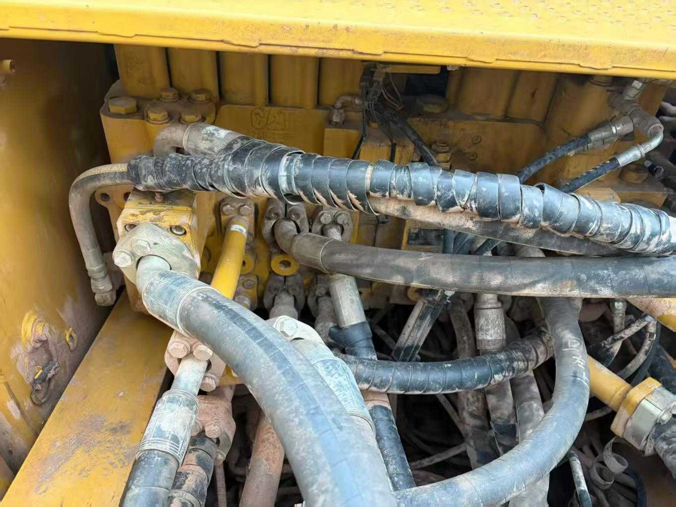 Buy Caterpillar Used Excavator / 4