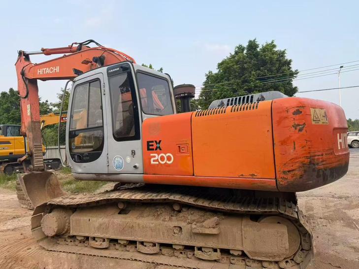 Buy Hitachi EX200-5 Used Excavator / 1