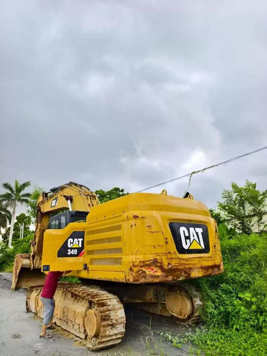 Buy Caterpillar Used Excavator / 1