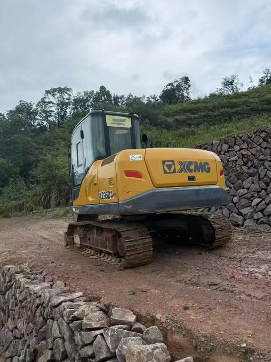 Buy XCMG XE75C Used Excavator / 1