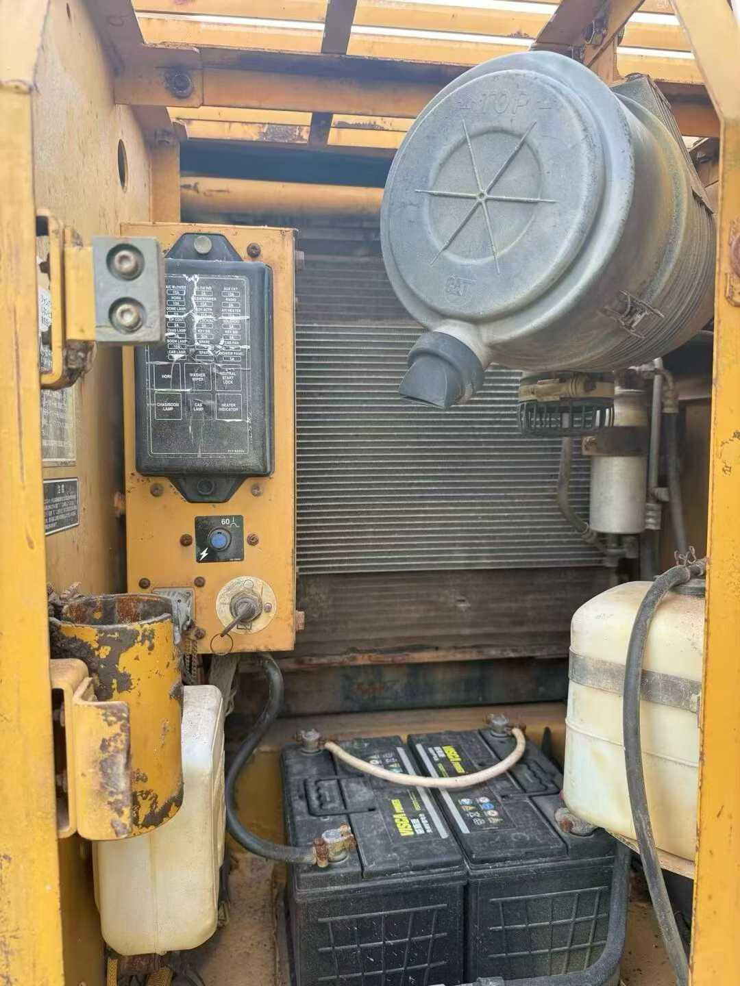 Buy Caterpillar Used Excavator / 8
