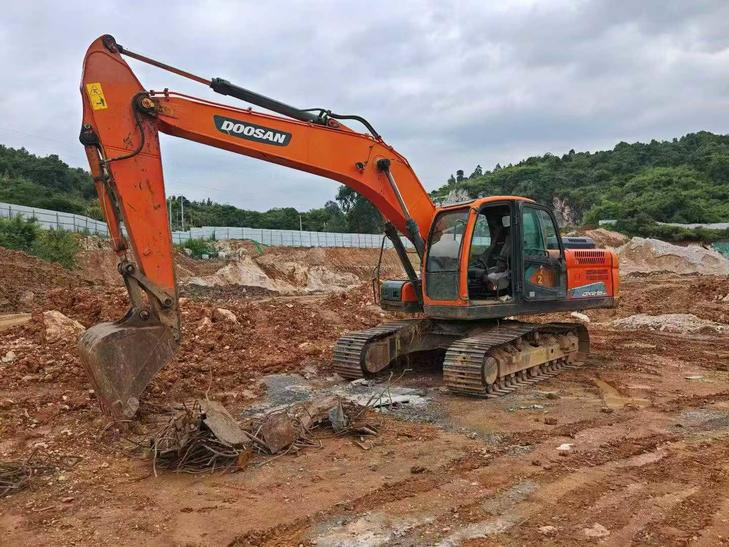 Buy Doosan DH215-9 Used Excavator / 1