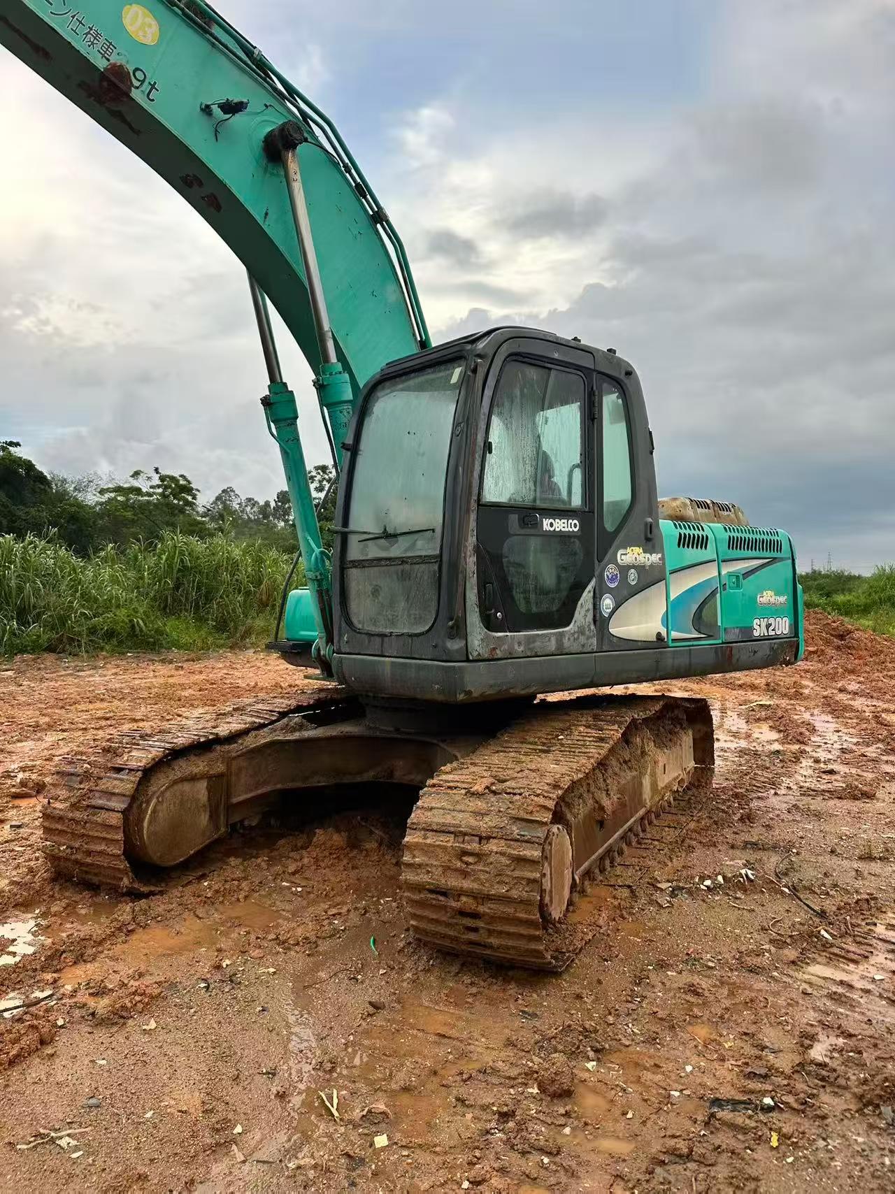 Buy Kobelco SK200-8 Used Excavator / 3