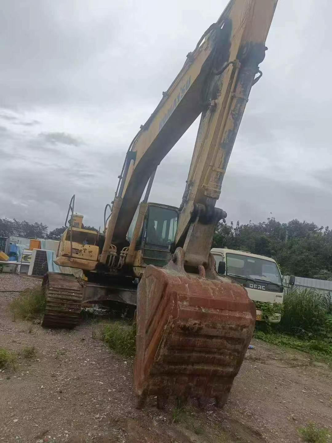 Buy Komatsu PC210-8 Used Excavator / 3