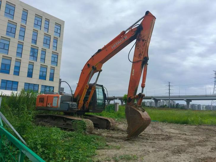 Buy Hitachi ZX200-3G Used Excavator / 1