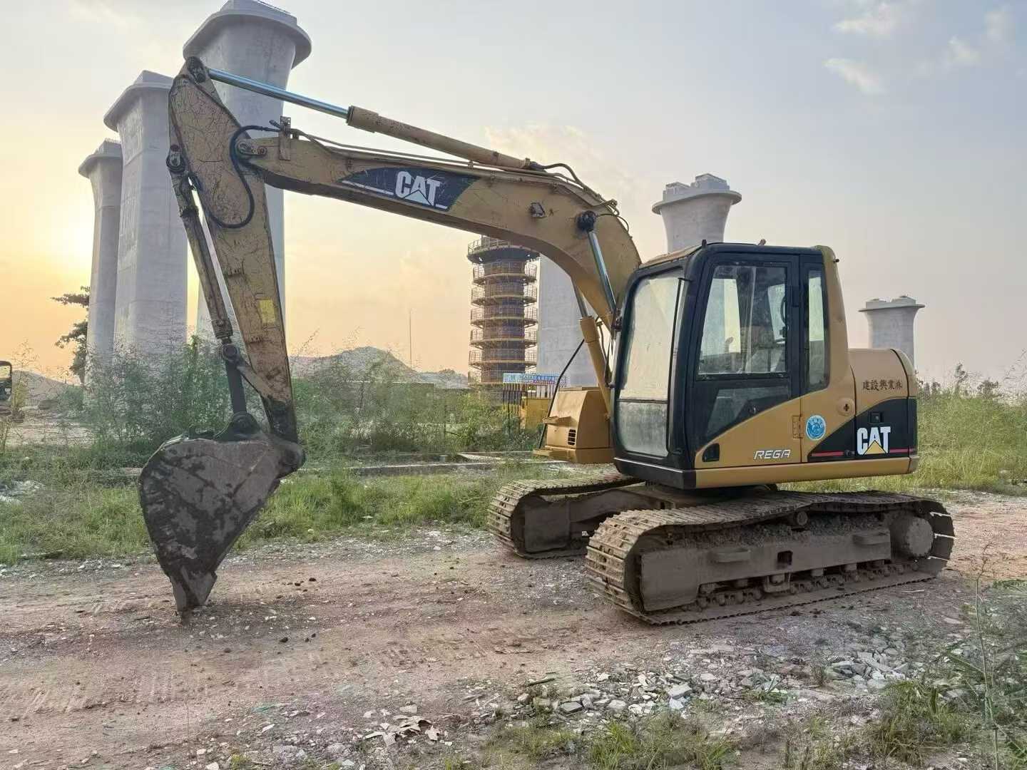 Buy Caterpillar Used Excavator / 3
