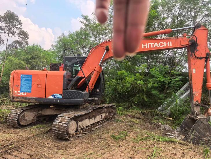 Buy Hitachi EX130 Used Excavator / 1