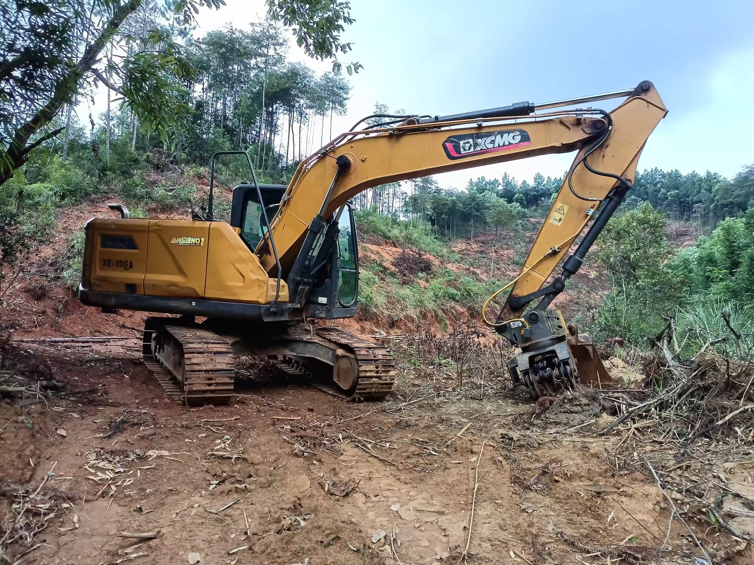 Buy XCMG XE135B Used Excavator / 3