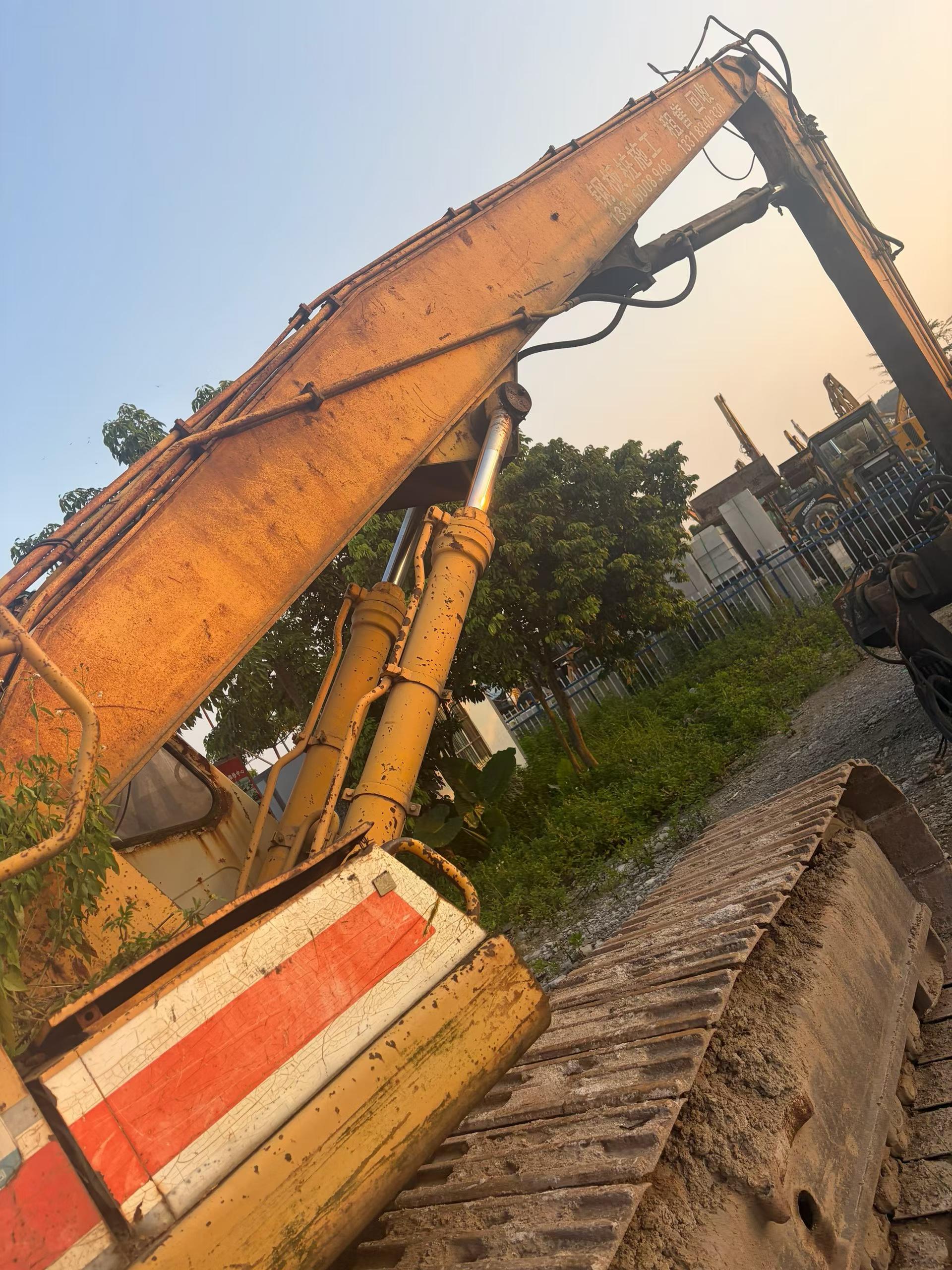 Buy Komatsu PC400-6 Used Excavator / 3