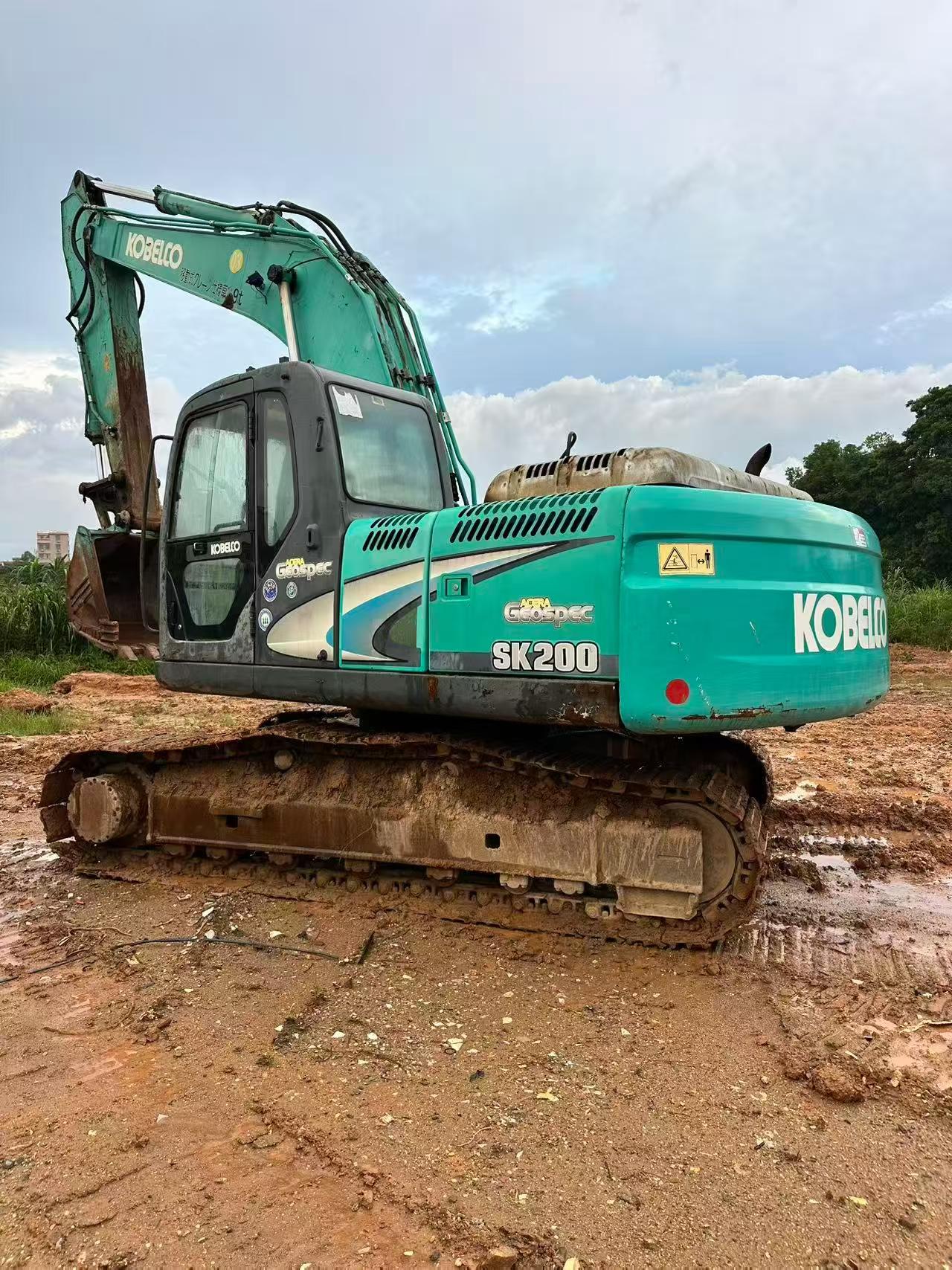 Buy Kobelco SK200-8 Used Excavator / 2