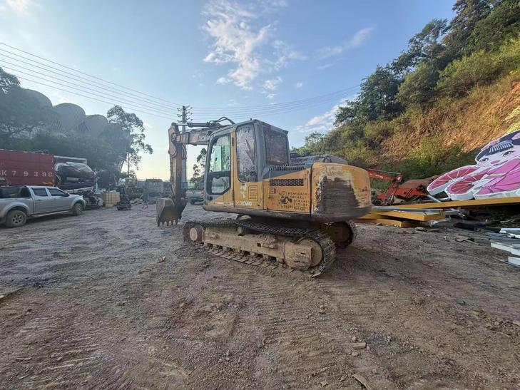 Buy XCMG XE135B Used Excavator / 1