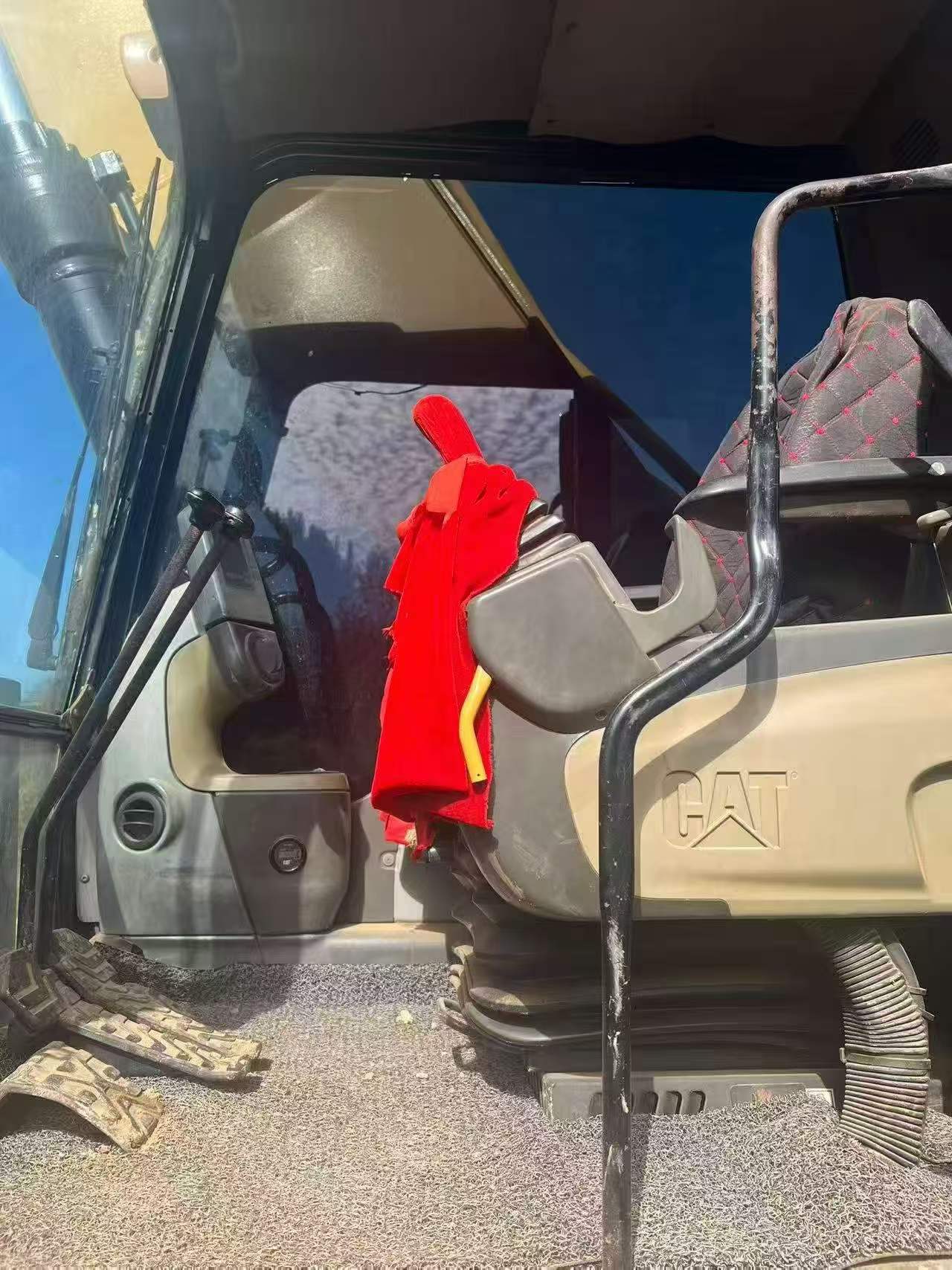 Buy Caterpillar Used Excavator / 6
