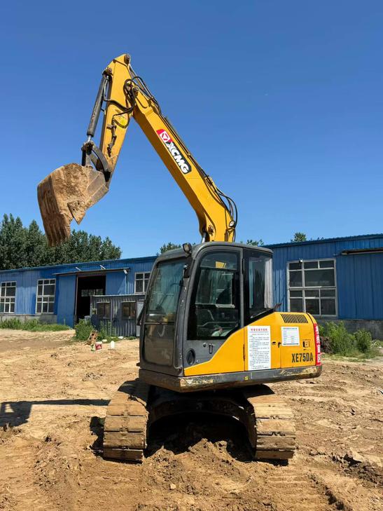 Buy XCMG XE75DA Used Excavator / 1