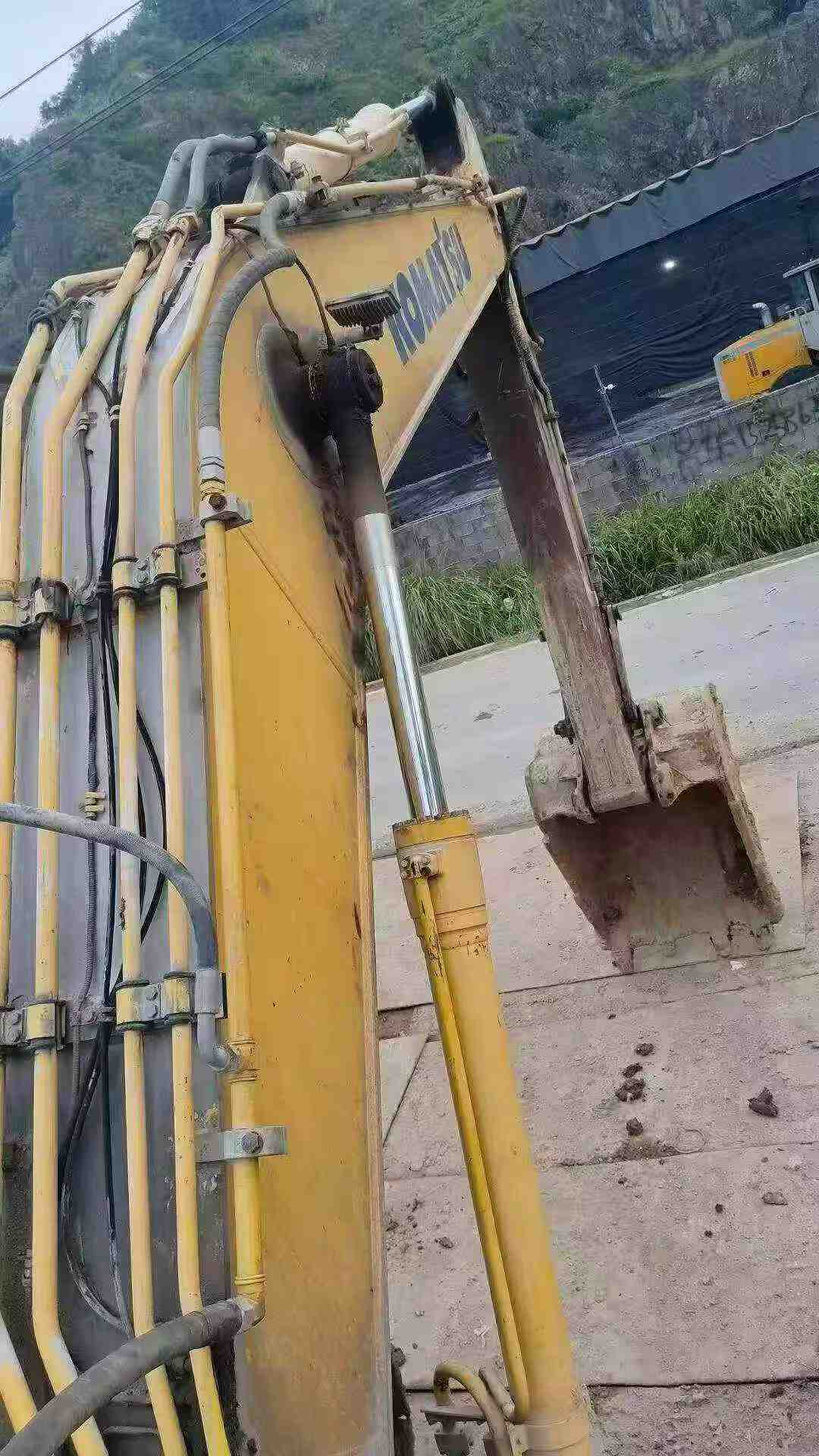 Buy Komatsu PC200 Used Excavator / 4