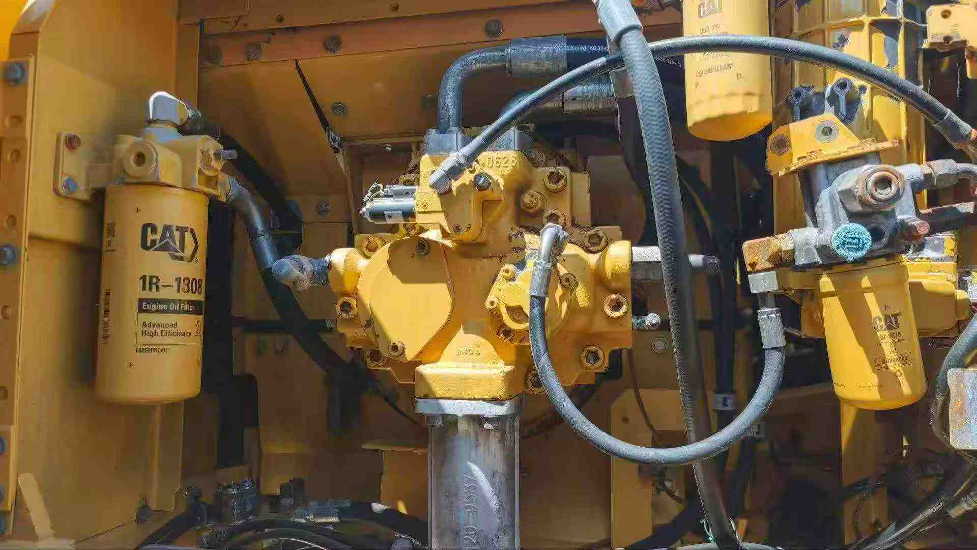 Buy Caterpillar Used Excavator / 6