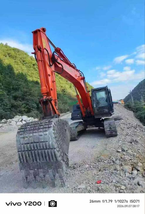 Buy Hitachi EX200-3 Used Excavator / 1