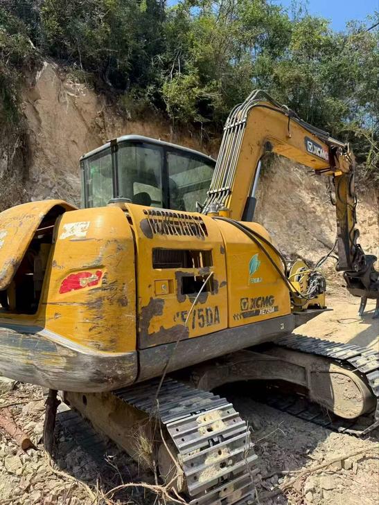 Buy XCMG XE75C Used Excavator / 1