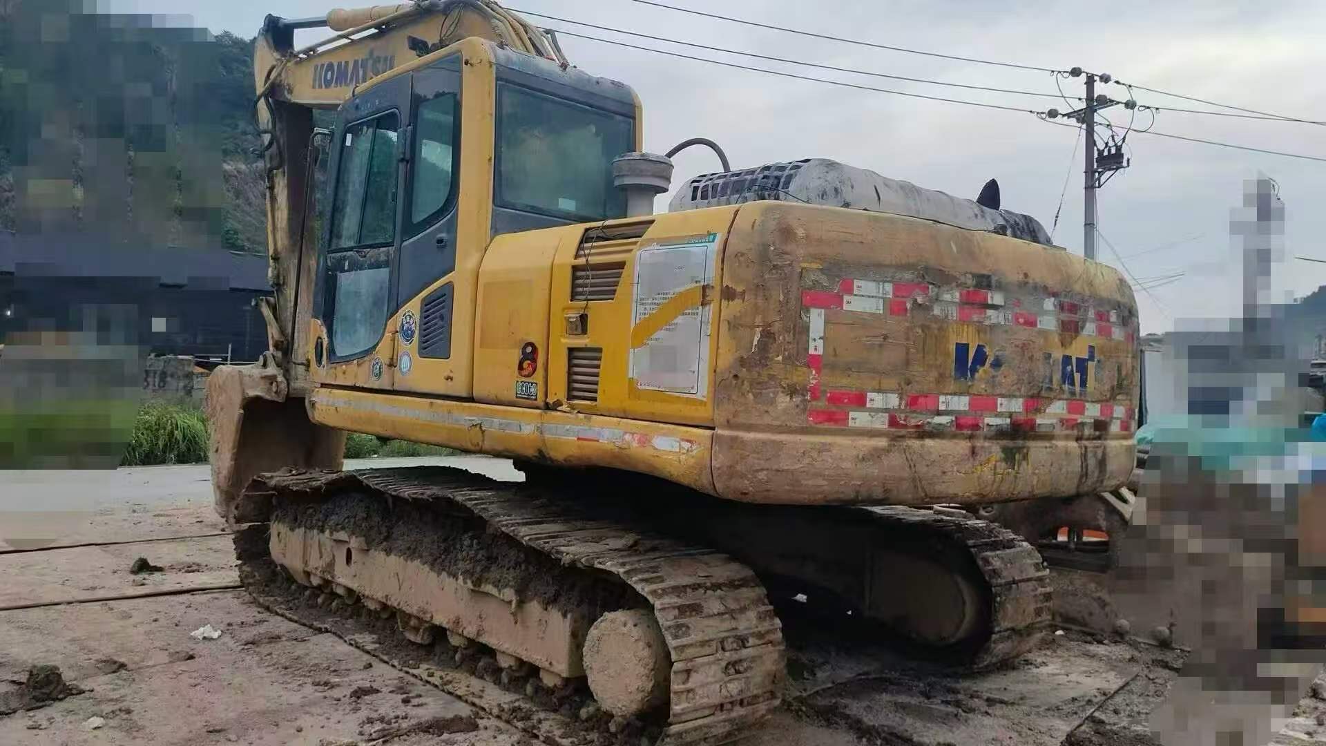 Buy Komatsu PC200-8 Used Excavator / 3