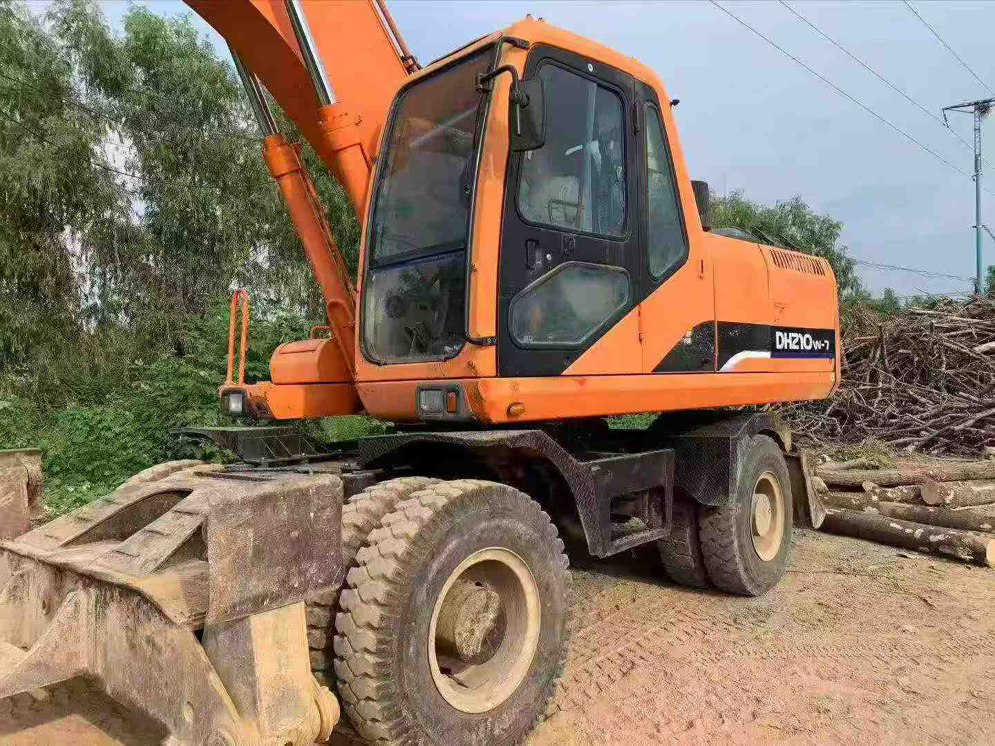 Buy Doosan DX210W Used Excavator / 2