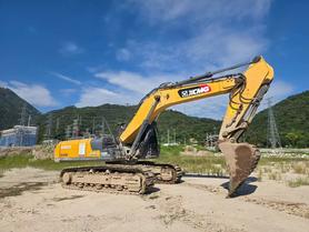 Buy XCMG XE400DK Used Excavator / 4 Buy XCMG XE400DK Used Excavator / 4