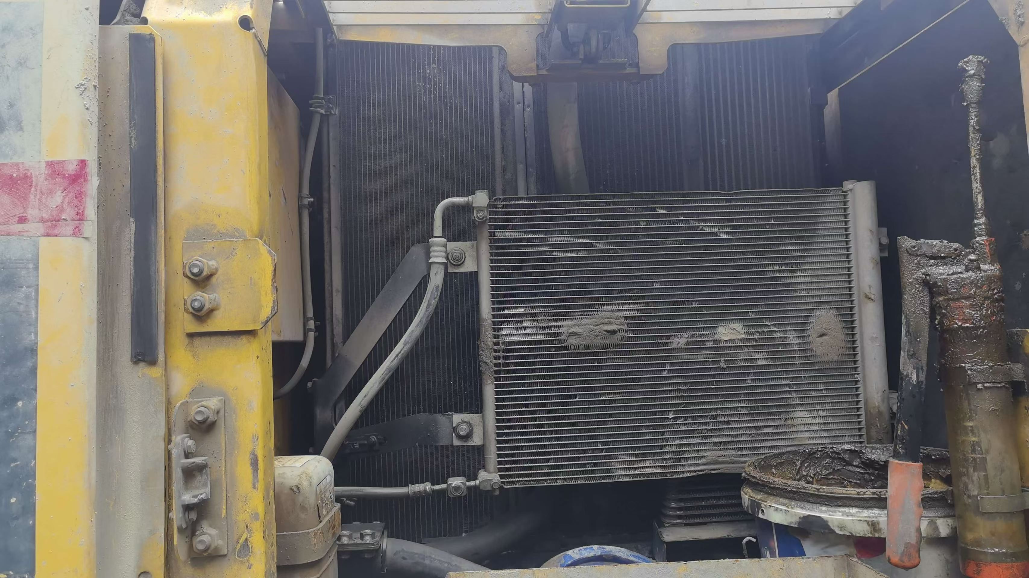 Buy Komatsu PC220 Used Excavator / 4