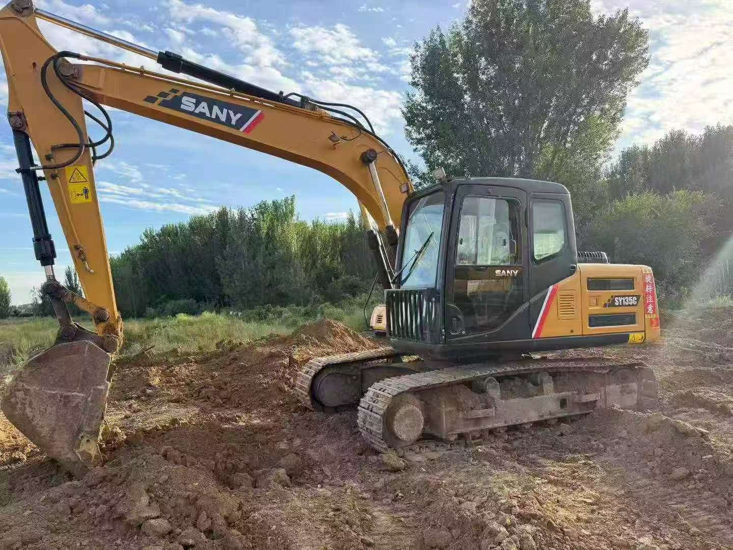 Buy Sany SY135 Used Excavator / 2
