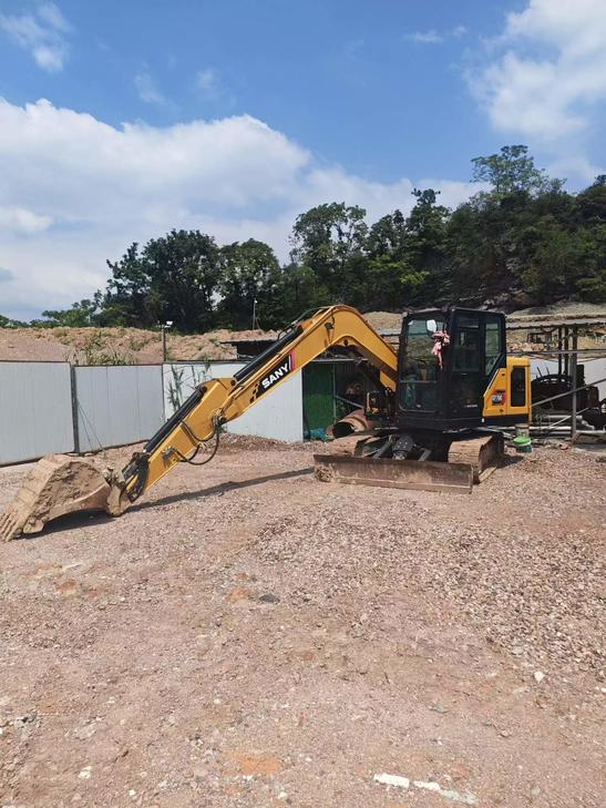Buy Sany SY70C Used Excavator / 1