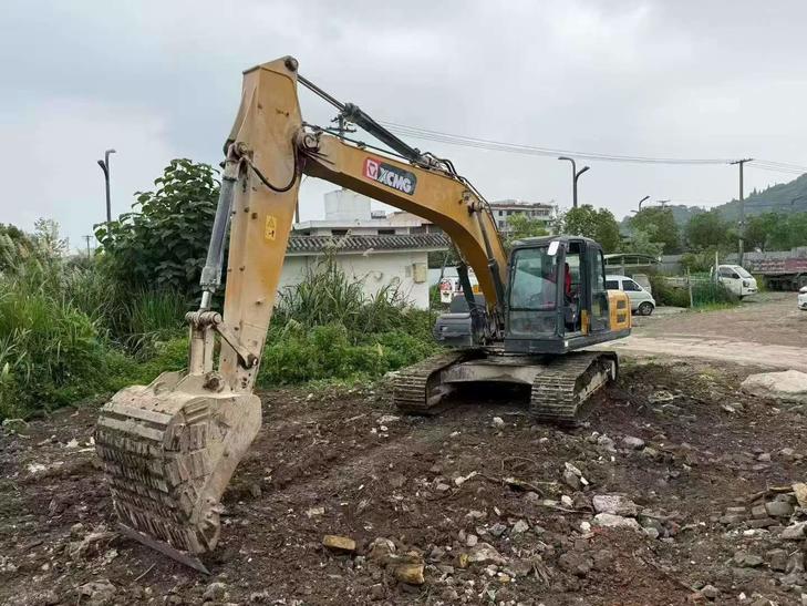 Buy XCMG XE215 Used Excavator / 1