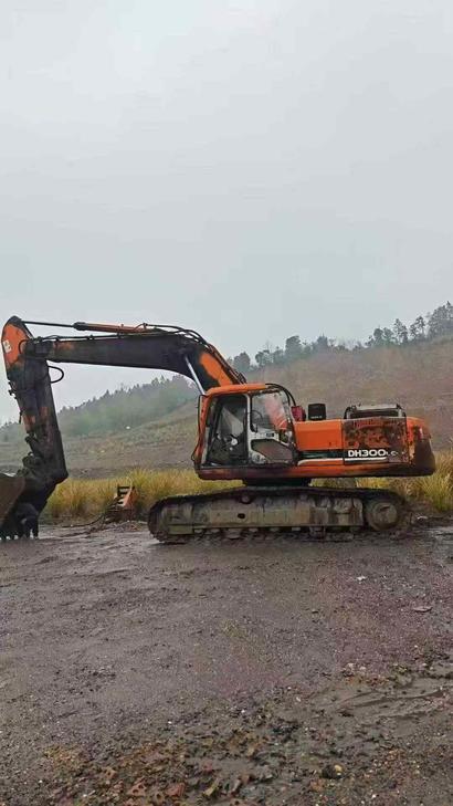 Buy Doosan DH300-7 Used Excavator / 1