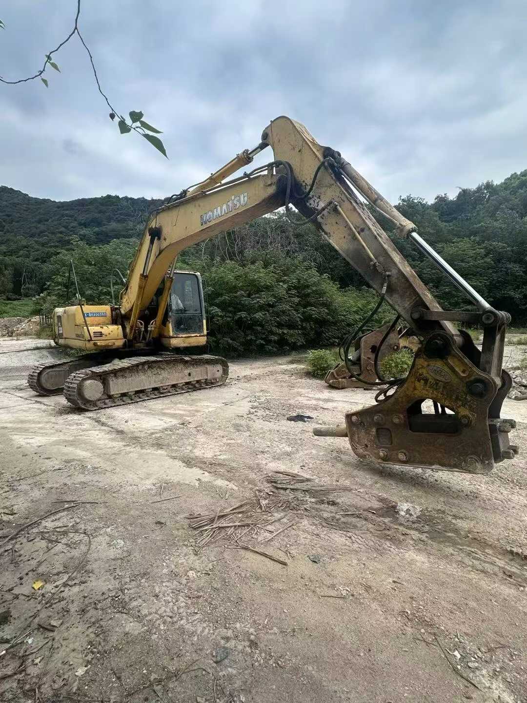 Buy Komatsu PC200-7 Used Excavator / 3