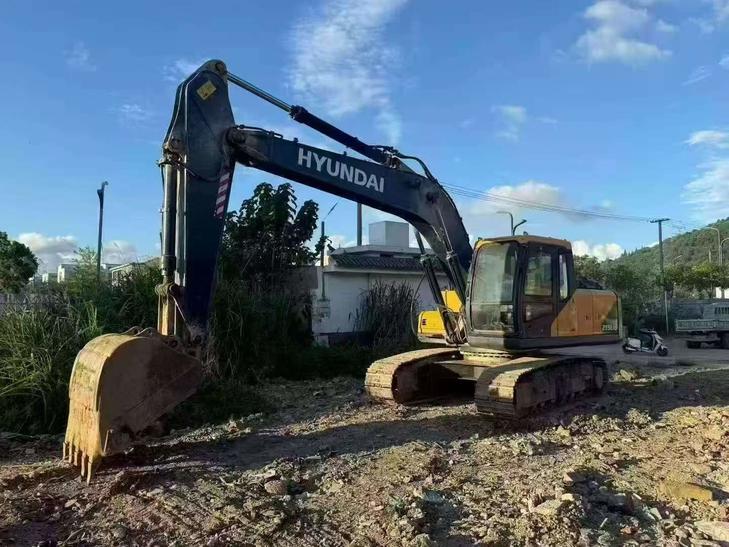 Buy Hyundai R215-7 Used Excavator / 1