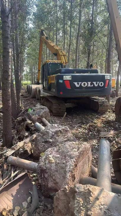 Buy Volvo EC210B Used Excavator / 1