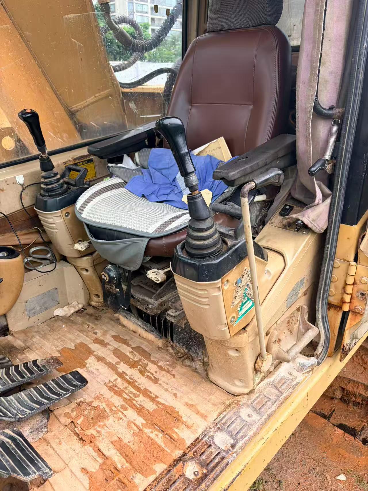 Buy Caterpillar Used Excavator / 2