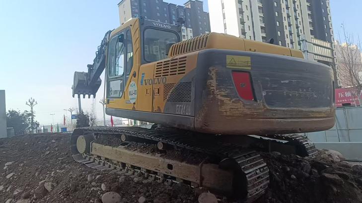 Buy Volvo EC210B Used Excavator / 1