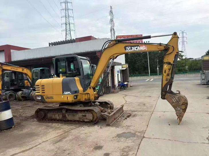 Buy XCMG LW60G Used Excavator / 1