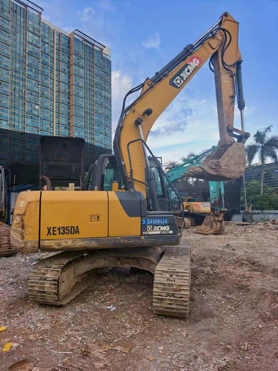 Buy XCMG XE135B Used Excavator / 1
