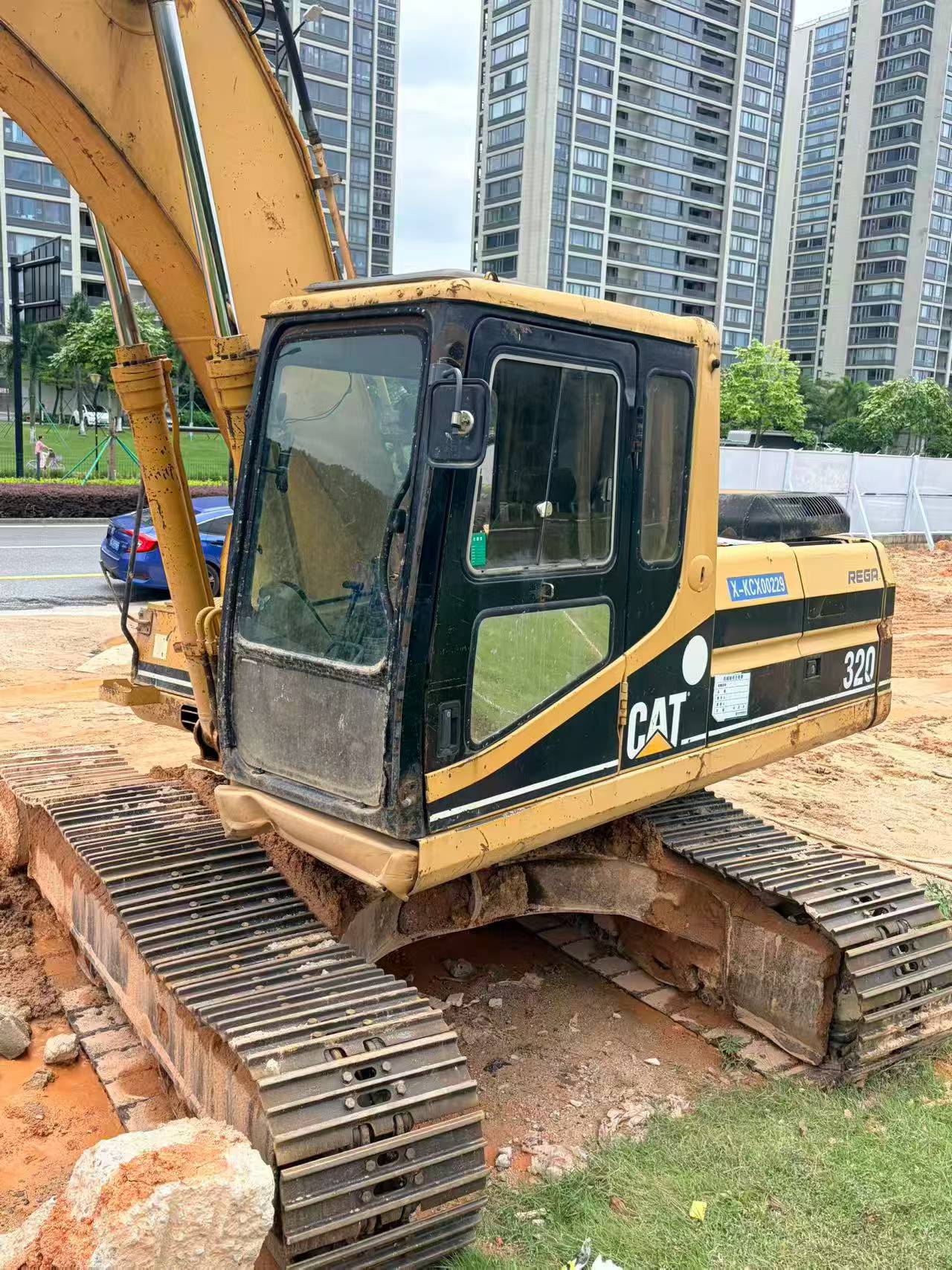Buy Caterpillar Used Excavator / 6
