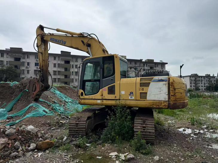 Buy Komatsu PC200-8 Used Excavator / 1