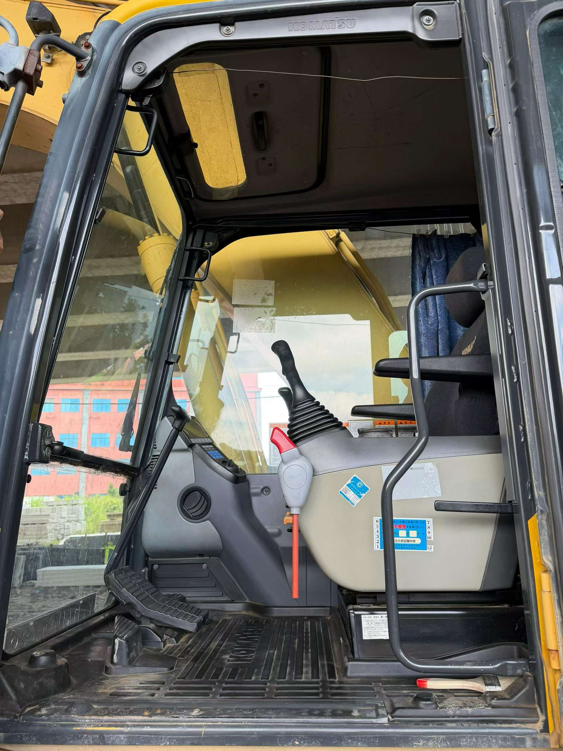 Buy Komatsu PC200-8N1 Used Excavator / 2