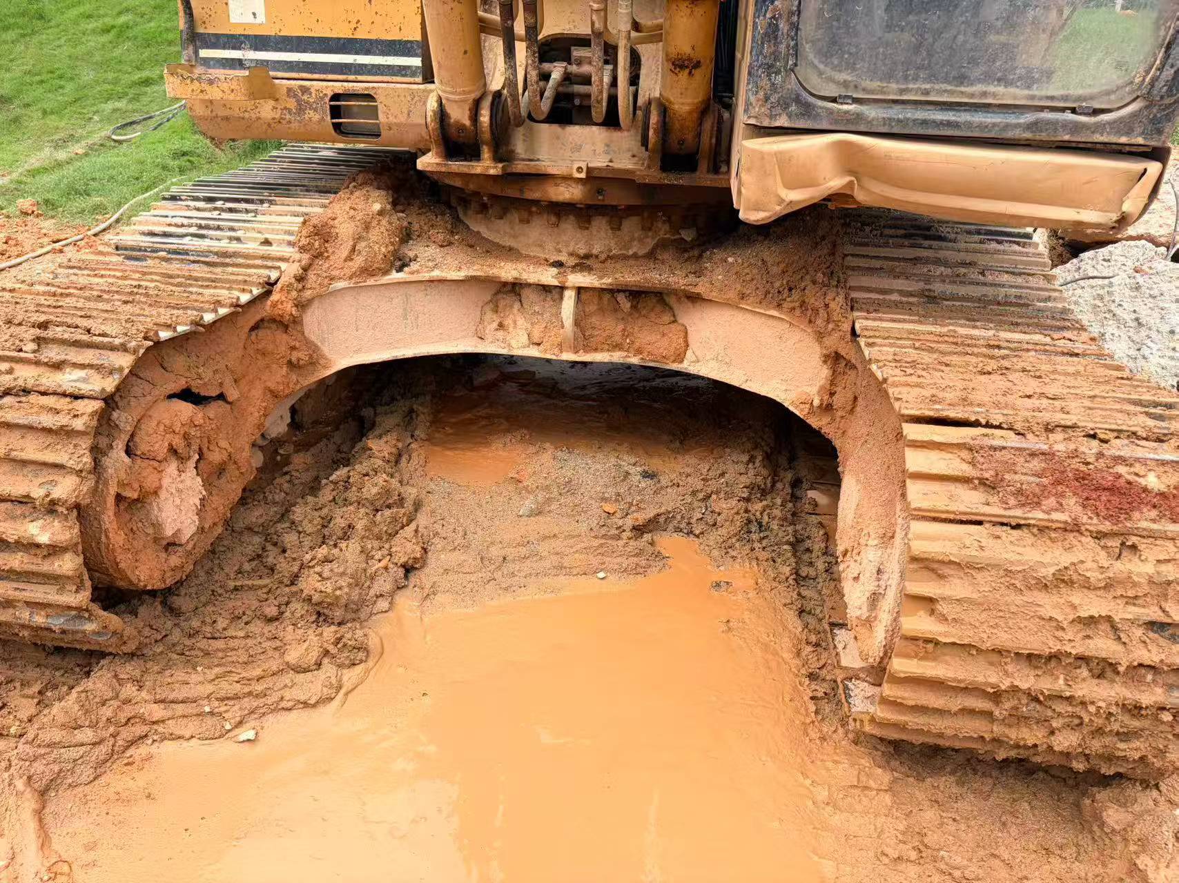 Buy Caterpillar Used Excavator / 4
