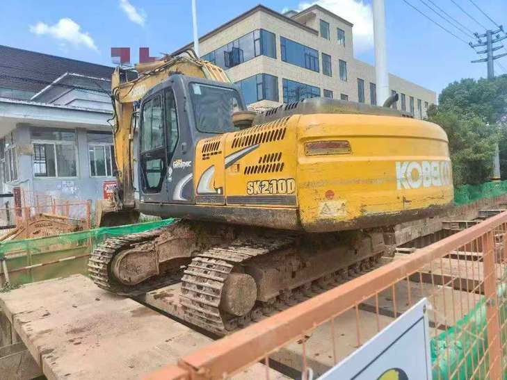Buy Kobelco SK200 Used Excavator / 1