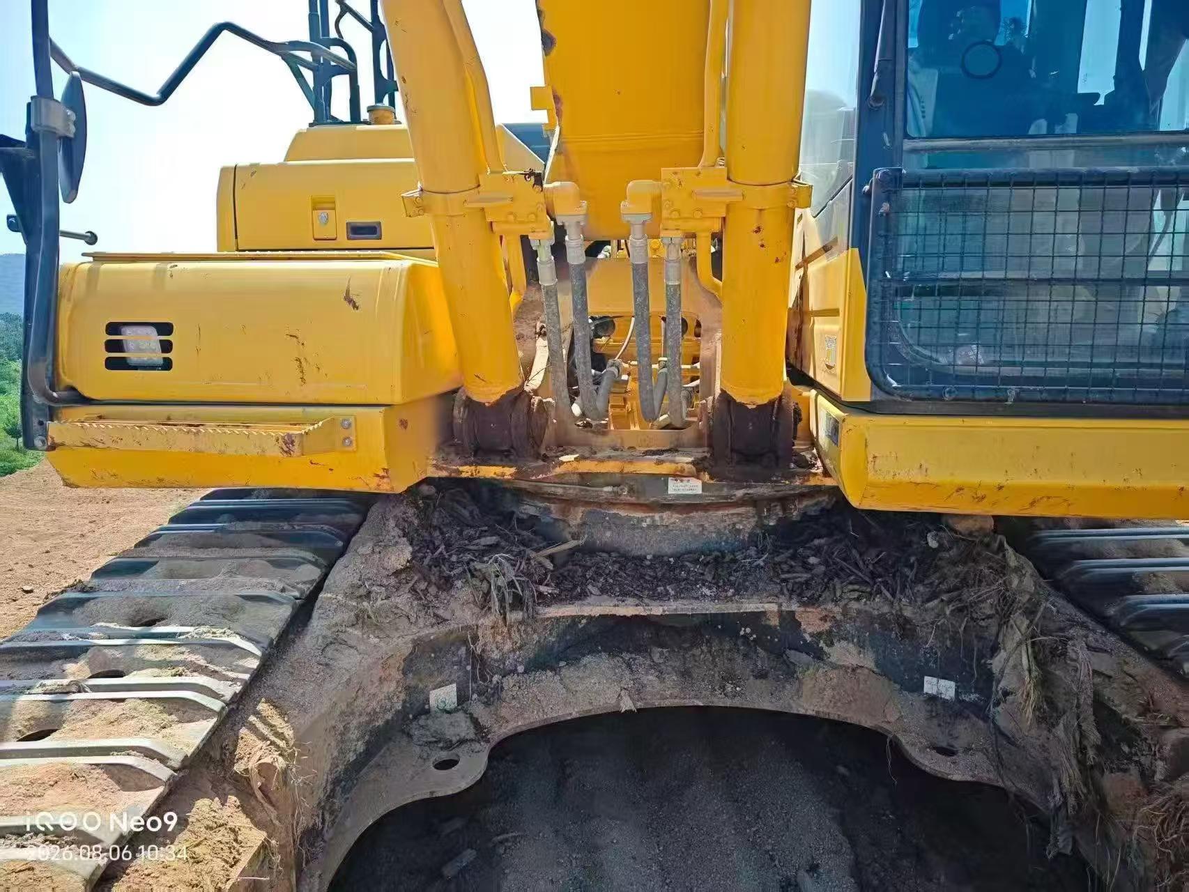 Buy Komatsu PC375LC-11M0 Used Excavator / 6