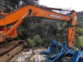 Buy Doosan DH220 Used Excavator / 2 Buy Doosan DH220 Used Excavator / 2