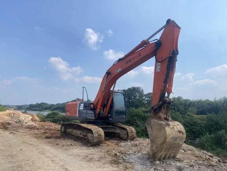 Buy Hitachi EX200 Used Excavator / 1